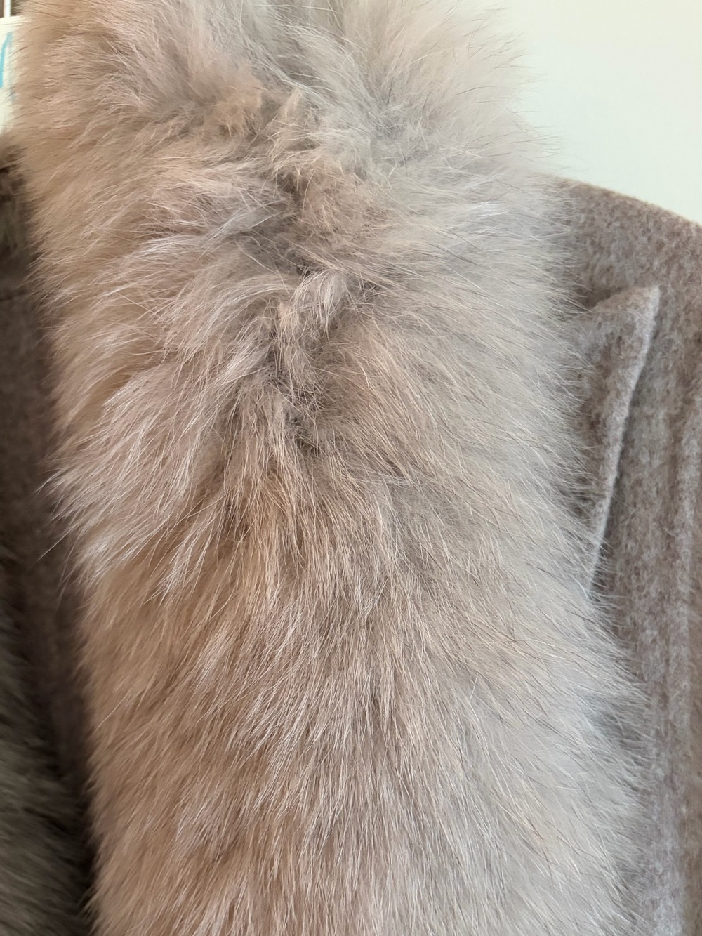 Women’s Long Wool Coat With Detachable Fur Collar - Picture 10 of 16